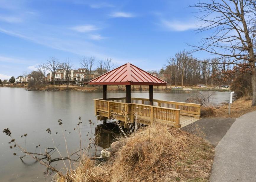 Community - Lake Elkhorn