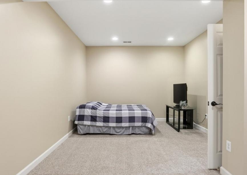 Basement Bonus Room/Potential 5th Bedroom