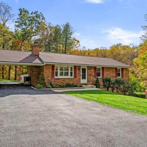 1505 Woodridge Ln